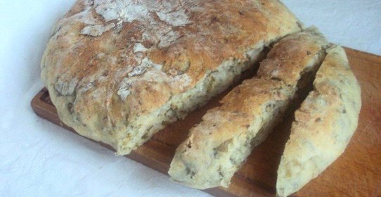 Хлеб со шпинатом и козьим сыром