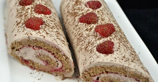 Рулет с малиной