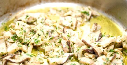 Грибы, запеченные в сметане, с сыром