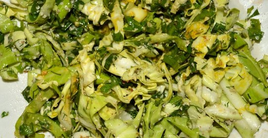 Пряный весенний салат