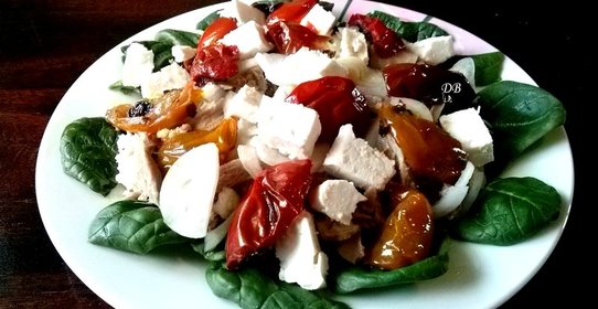 Cалат с вялеными помидорами