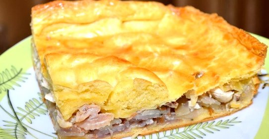 Слоеный пирог с курицей и картошкой