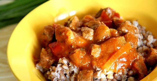 Гуляш из телятины с подливкой