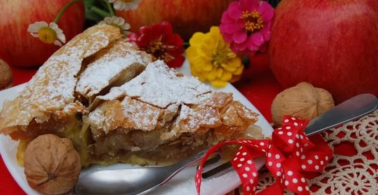 Яблочный пирог по мотивам греческого пирога Пацавуропита