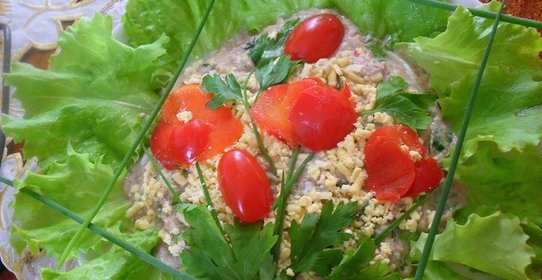 Салат с консервированным тунцом Букет цветов