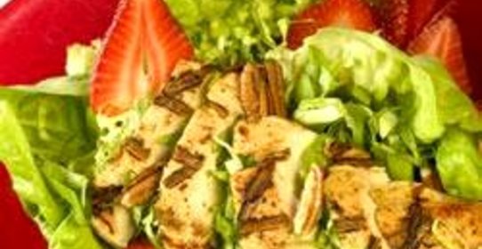 Куриный салат из сезонных фруктов