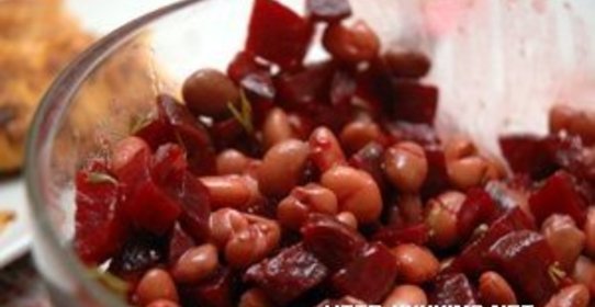 Салат из фасоли и свеклы