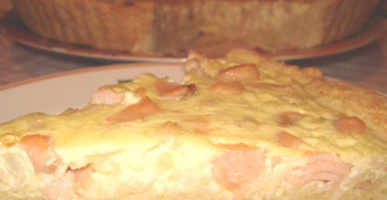 Сливочный пирог с лососем и творогом