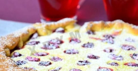 Пирог с вишней и творогом