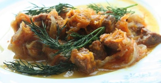 Гуляш из говядины с подливкой