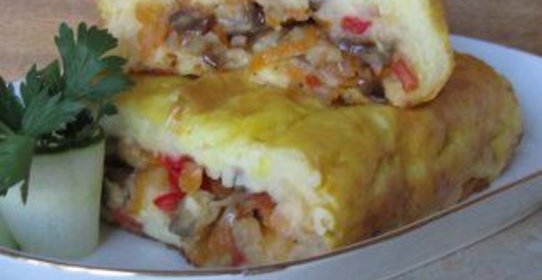 Картофельный рулет с овощами