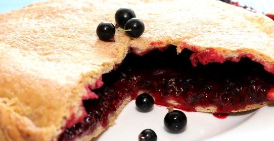 Пирог со смородиной без яиц