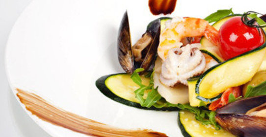 Салат с морепродуктами от ресторана doucet x.o.