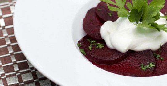 Салат из свеклы с йогуртовой заправкой