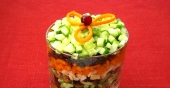 Салат с черносливом и грибами