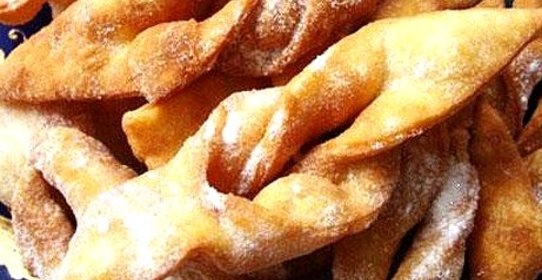 Хворост с сахарной пудрой