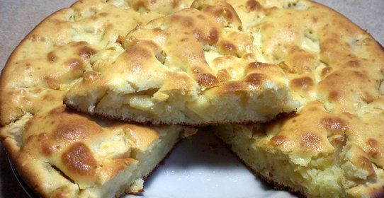 Шарлотка с яблоками