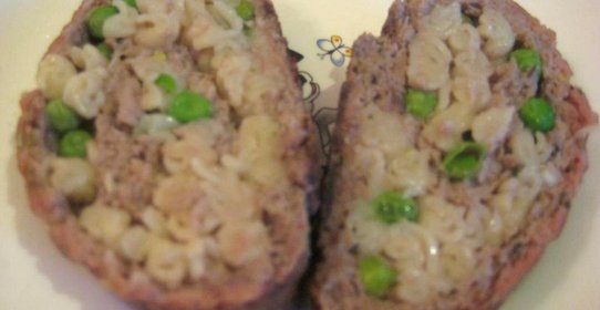 Мясной рулет с макаронами