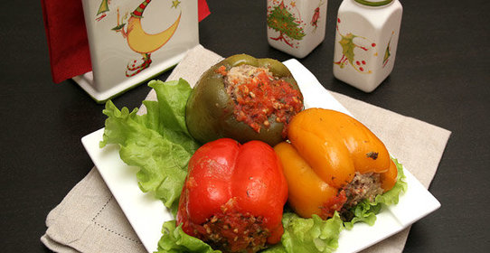 Перец фаршированный мясом и рисом