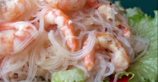 Креветки в чесночно-сливочном соусе с фунчозой