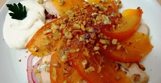 Салат с хурмой и курицей с орехами