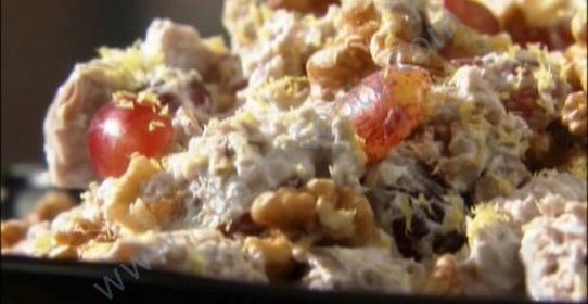 Салат с тунцом и виноградом