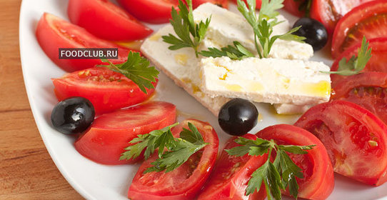 Салат из розовых помидоров с брынзой