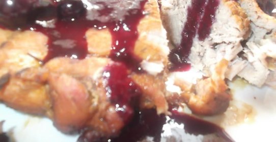 Свинина с соусом из чёрной смородины