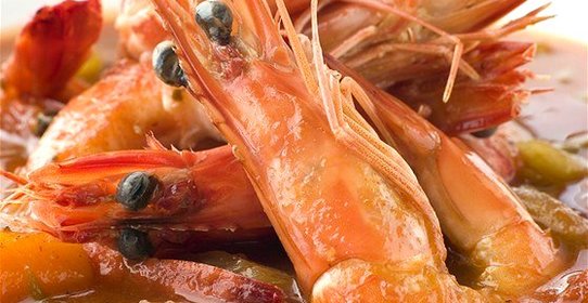 Гамбо с креветками, мясом краба и беконом