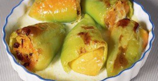 Перцы, фаршированные яблоками и сухофруктами