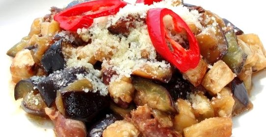 Куриные сердечки с баклажанами