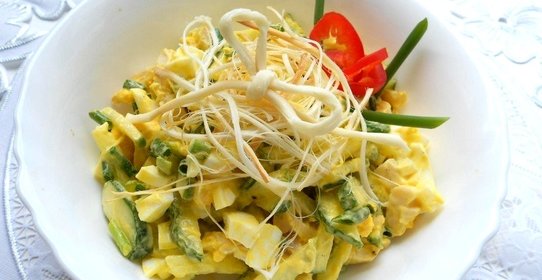 Cалат с сулугуни и курицей