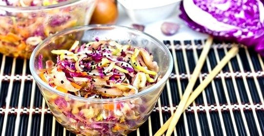 Корейский салат с овощами и свиными ушками