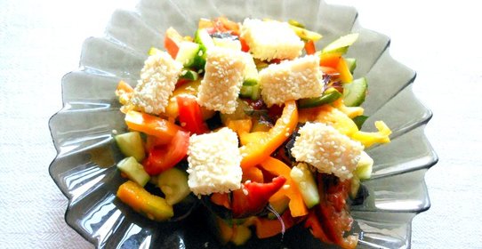 Овощной салат с кунжутом