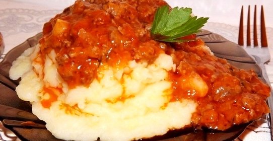 Гуляш из фарша с подливкой