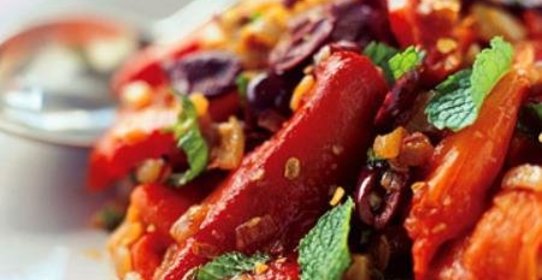 Жареный болгарский перец с маслинами и специями