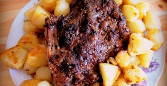 Баранина, запеченная с картофелем
