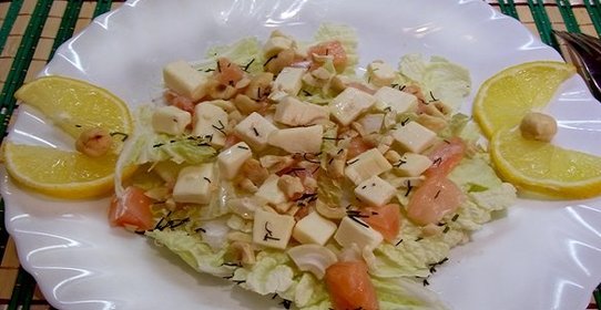 Салат из слабосоленой красной рыбы