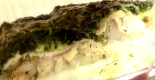 Филе белой рыбы, запеченное со шпинатом