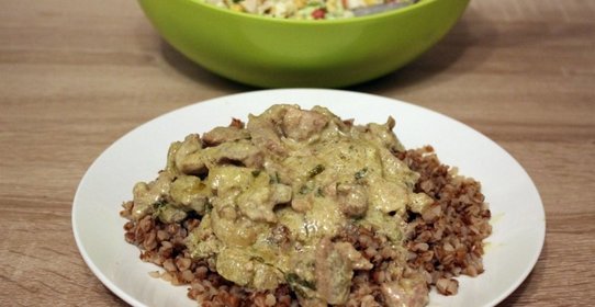 Свинина тушеная в сметане с карри-манго