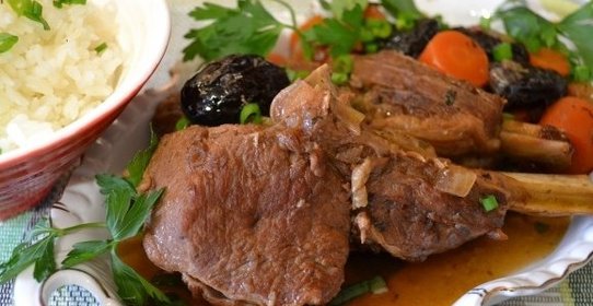 Телятина, тушеная с черносливом