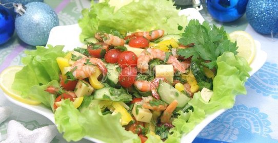Овощной салат с креветками