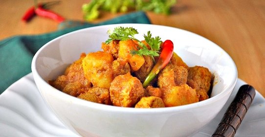 Гуляш соевый с помидорами