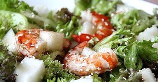 Салат с дыней и креветками