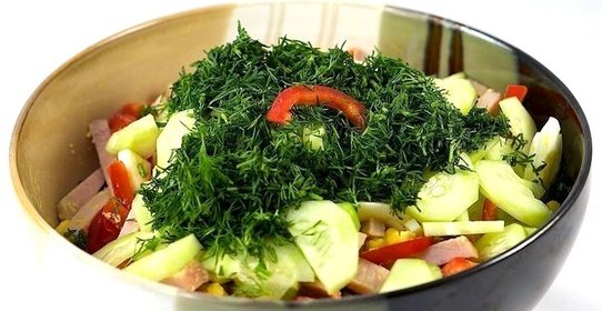 Салат с яйцом и ветчиной