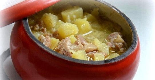 Картофель с куриным мясом с чесноком и сметаной в горшочке