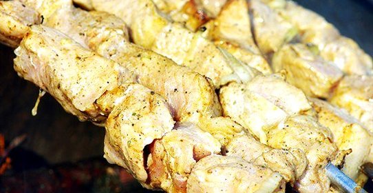 Шашлык из курицы с чесноком и розмарином