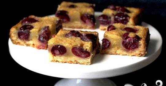 Пирожные с вишней