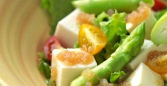 Салат со спаржей, ветчиной и майонезом