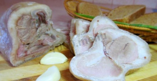Свиная рулька вареная